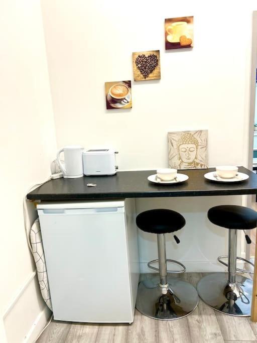 Brilliant One Bedroom Flat In Londra