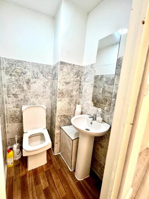 Brilliant One Bedroom Flat In Londra